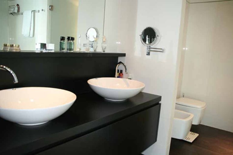 luxury-3-bedroom-duplex -penthouse-for-rent-in-diagonal-mar-bathroom